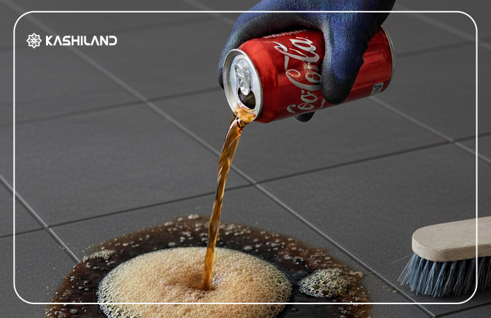 نوشابهی گازدار برای پاککردن لکههای روغن از سرامیک کف پارکینگ