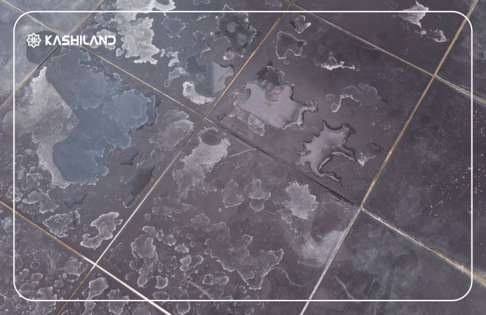 رسوبات صابون و آهک در حمام و سرویس بهداشتی بر روی سطح سرامیک لکه ایجاد‌ می‌کنند.